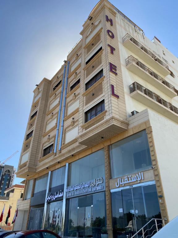 un bâtiment de tallard avec aiger dans l'établissement Areen Hotel Al Basateen, à Djeddah
