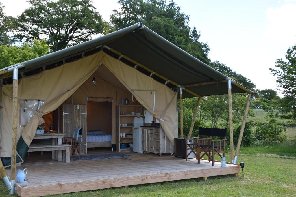 Vonkajšia záhrada v ubytovaní Charmecamping Domaine Bleu Celeste