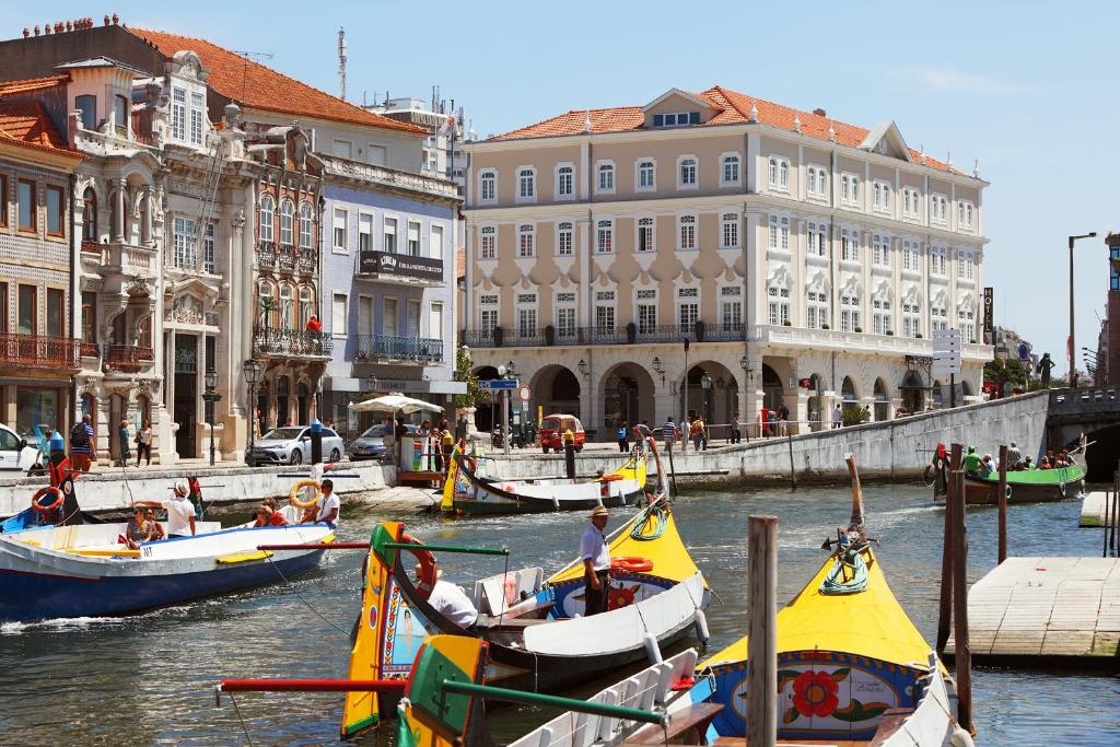 Výhled na řeku, která protéká v blízkosti hotelu