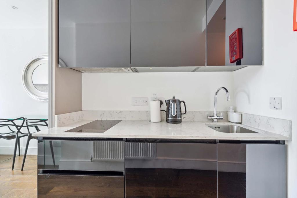 Golden Square - Classic Studio
