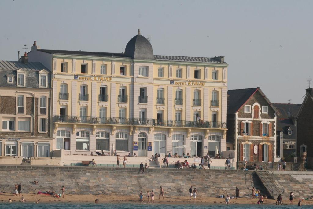 Budova, kde se hotel nachází