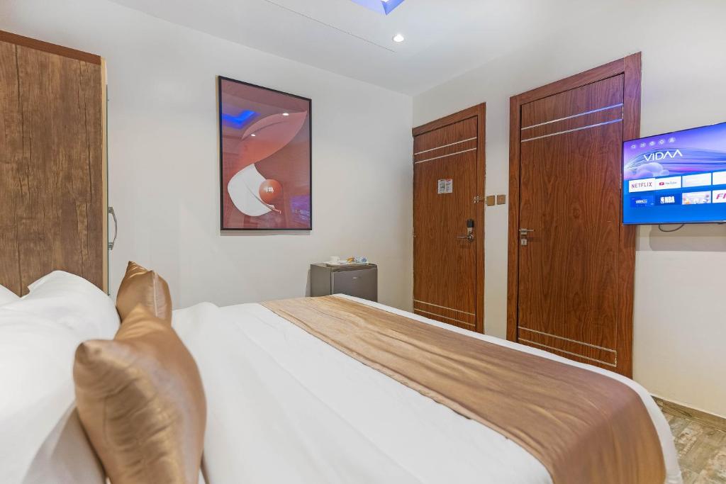 Postel nebo postele na pokoji v ubytování God's Touch Apartments Remi Fani Kayode GRA. Ikeja
