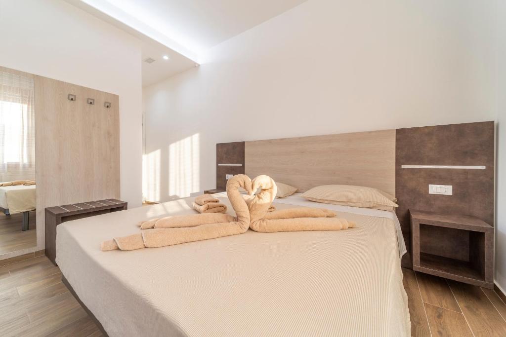Postel nebo postele na pokoji v ubytování Mentana Rooms