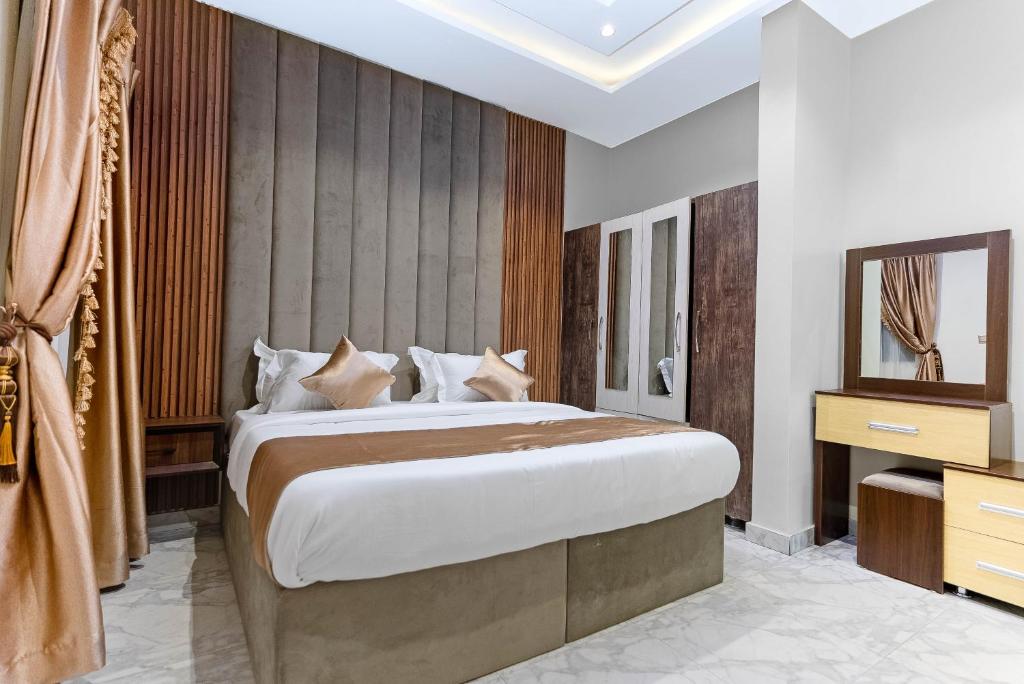 Postel nebo postele na pokoji v ubytování God's Touch Apartments Remi Fani Kayode GRA. Ikeja