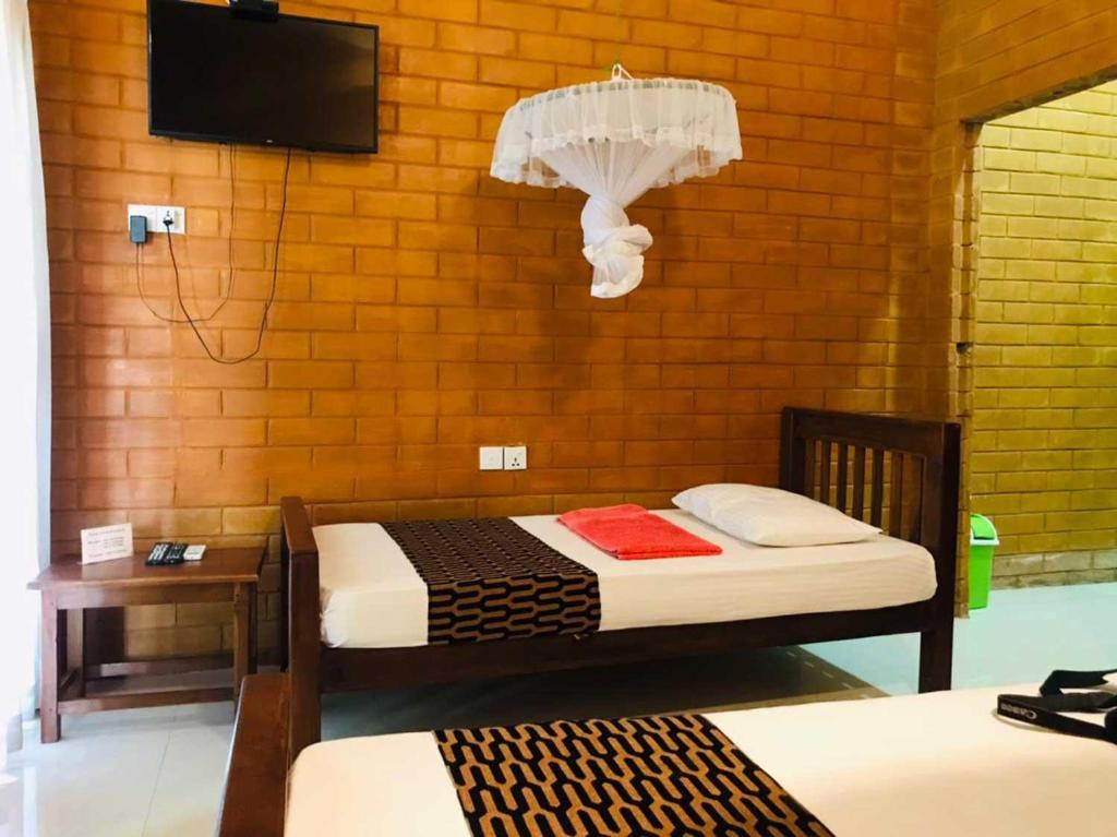 Postel nebo postele na pokoji v ubytování Anuradhapura Kanimadala Resort