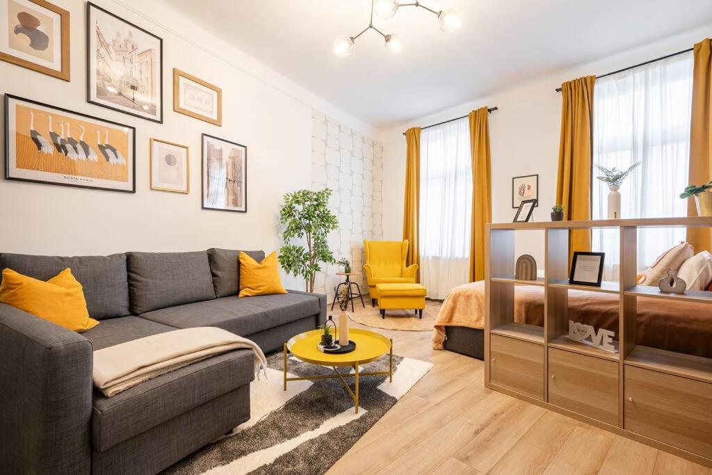 Warm Elegance Retreat : 75 m2 comfort near New York Café 1073 Budapest, 16 Erzsébet körút kép - 1