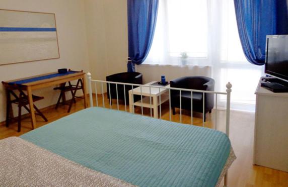 Televízia a/alebo spoločenská miestnosť v ubytovaní Rental Apartments Warecka