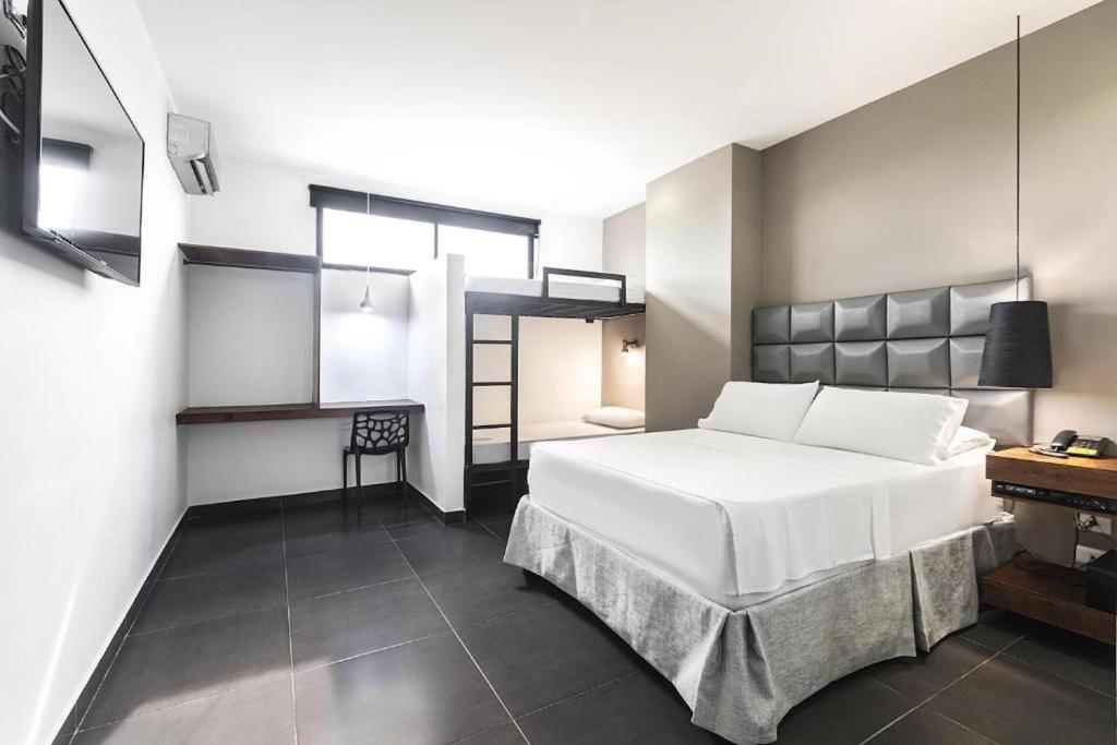 Uma cama ou camas num quarto em Hotel Cartagena DC