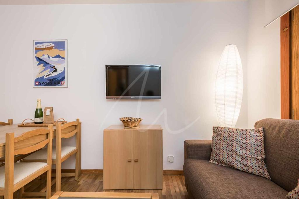 TV a/nebo společenská místnost v ubytování Bonaigua 006 by SeaMount Rentals