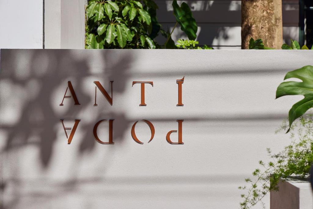 Certifikát, hodnocení, plakát nebo jiný dokument vystavený v ubytování Antipoda Hotel Boutique