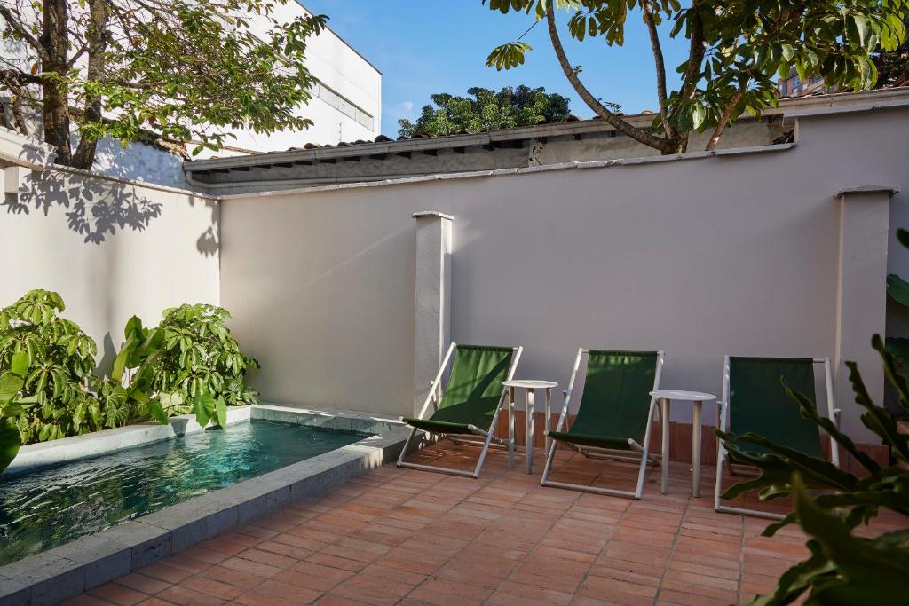 Bazén v ubytování Antipoda Hotel Boutique nebo v jeho okolí