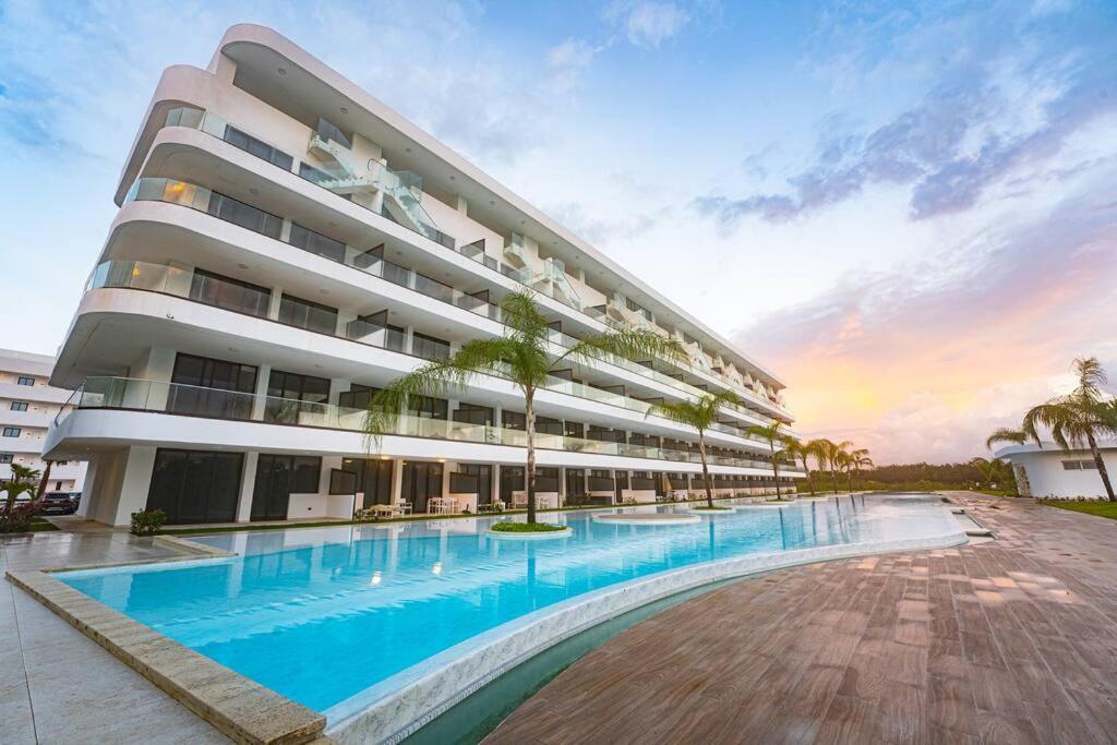 Apartment with private jacuzzi and King bed Near Hard Rock hotel