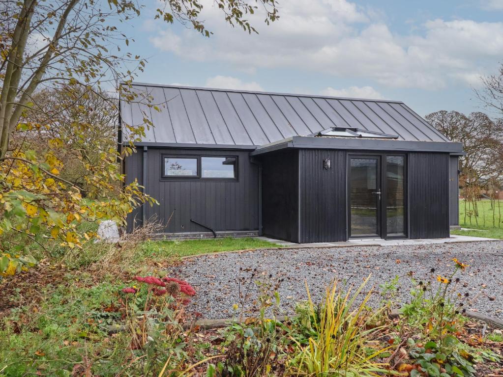 a black house with a black roof at Blackcap in Huggate