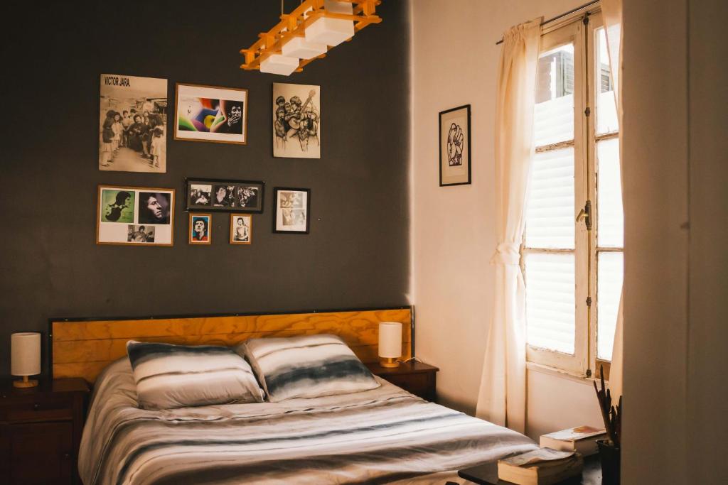 Voodi või voodid majutusasutuse Hostal Salvador toas
