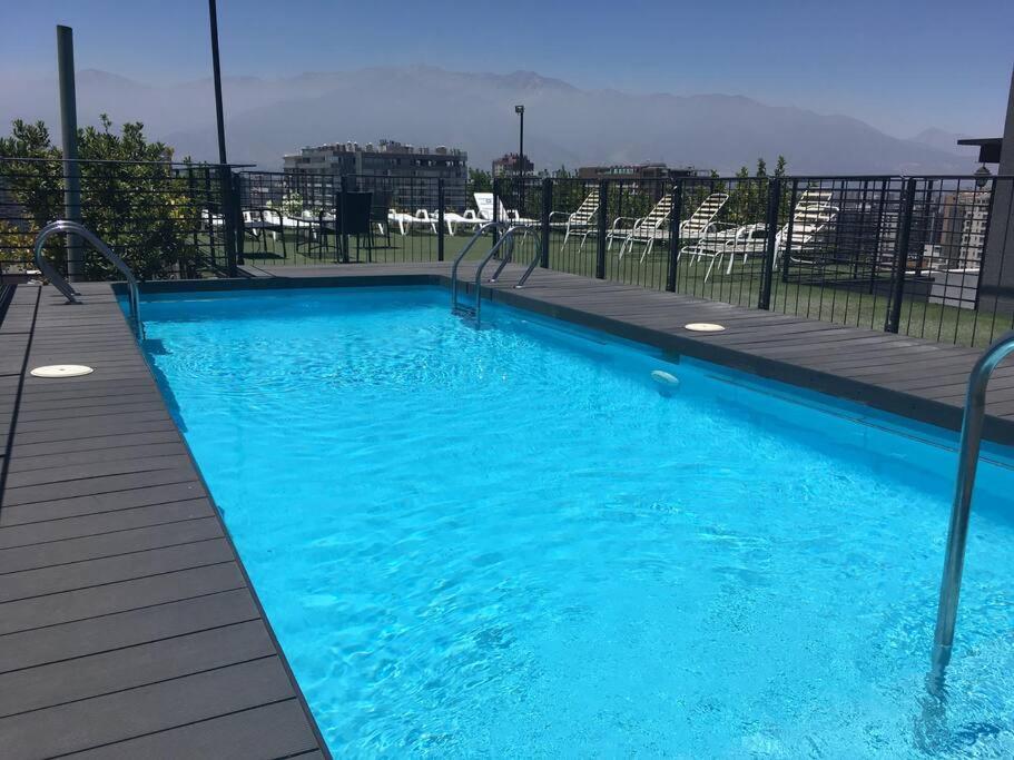 The swimming pool at or close to Céntrico cómodo pasos U de Chile