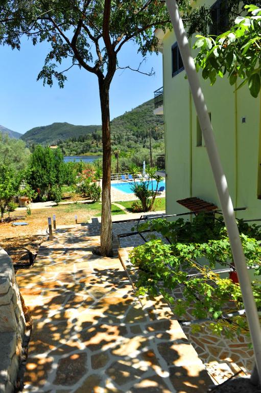Basen w obiekcie Vliho Bay Suites & Apartments lub w pobliżu