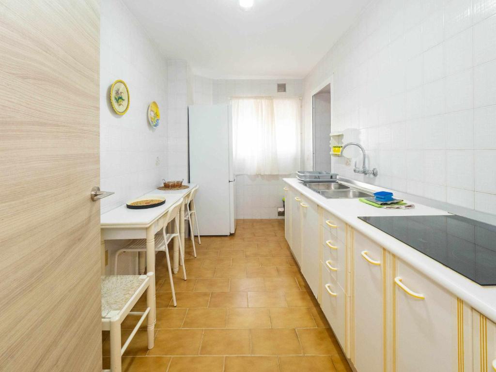 Kuchyň nebo kuchyňský kout v ubytování Mshome Playa Rincon con Piscina