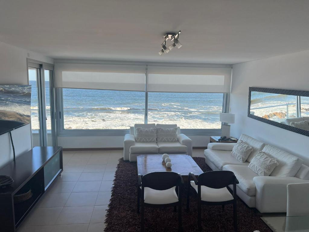 a living room with a view of the ocean at Edificio Calypso - Primera línea al Mar in Punta del Este