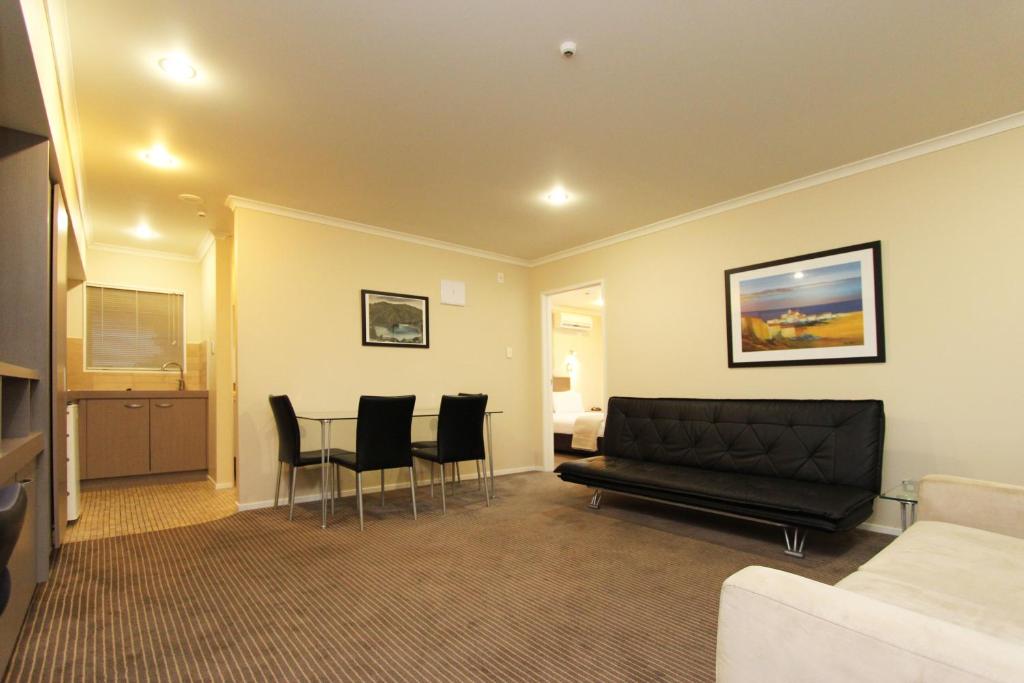 Posezení v ubytování Auckland Airport Lodge