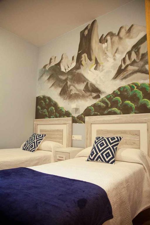 Postel nebo postele na pokoji v ubytování Cumbres de los Picos Apartamento Urriellu