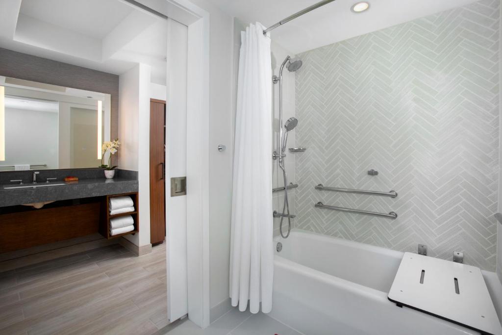 Hyatt Regency Maui Resort & Spa - 