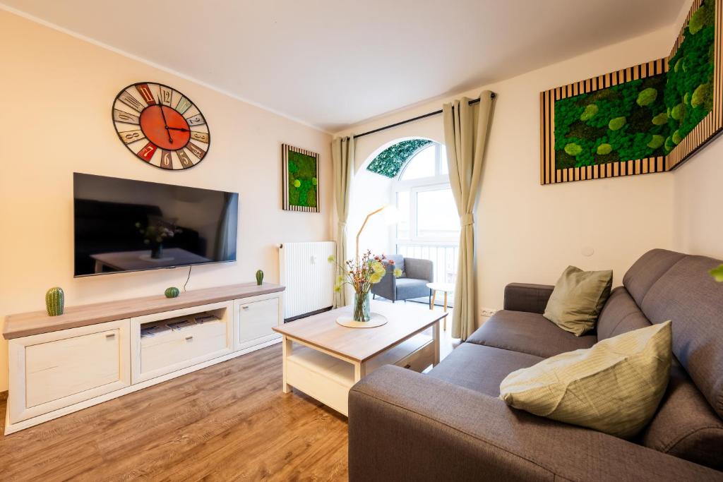 Televízia a/alebo spoločenská miestnosť v ubytovaní BoRa Apartments
