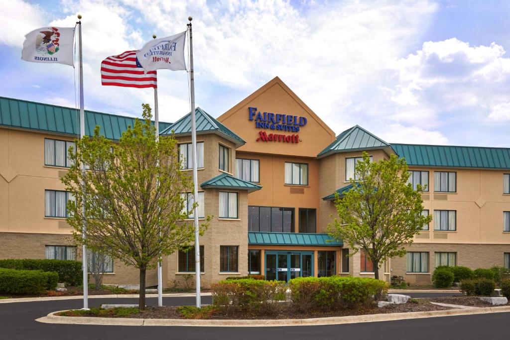a rendering of the front of the hotel at Fairfield Inn and Suites Chicago Lombard in Lombard