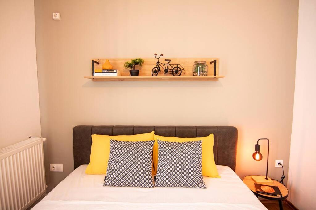 Postel nebo postele na pokoji v ubytování Apartment with private parking 1