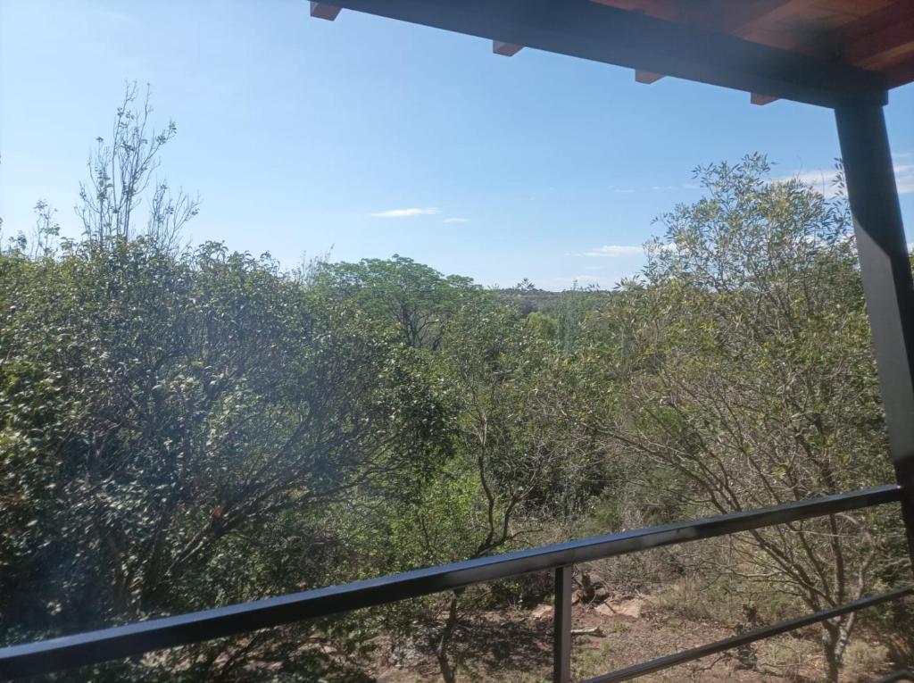 vistas a los árboles desde el balcón de una casa en Torito's House 2, en Tanti