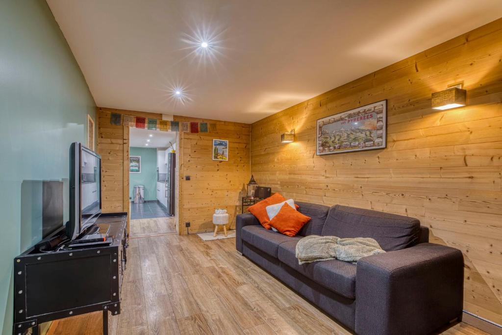 a living room with a couch and a flat screen tv at Spacious and cosy flat in Annecy