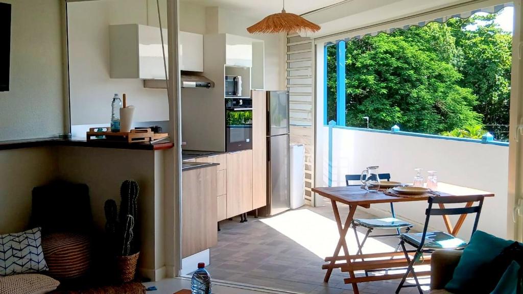 Kuchyň nebo kuchyňský kout v ubytování Les Parasols Suite Prestige - Signature RelaXMooD