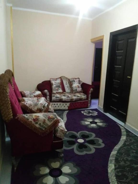 A seating area at Pyramids Hotel