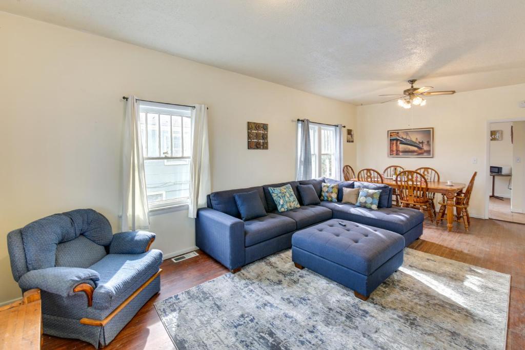 A seating area at Cute Bridgeport Home Near Courthouse and Jail Rock!