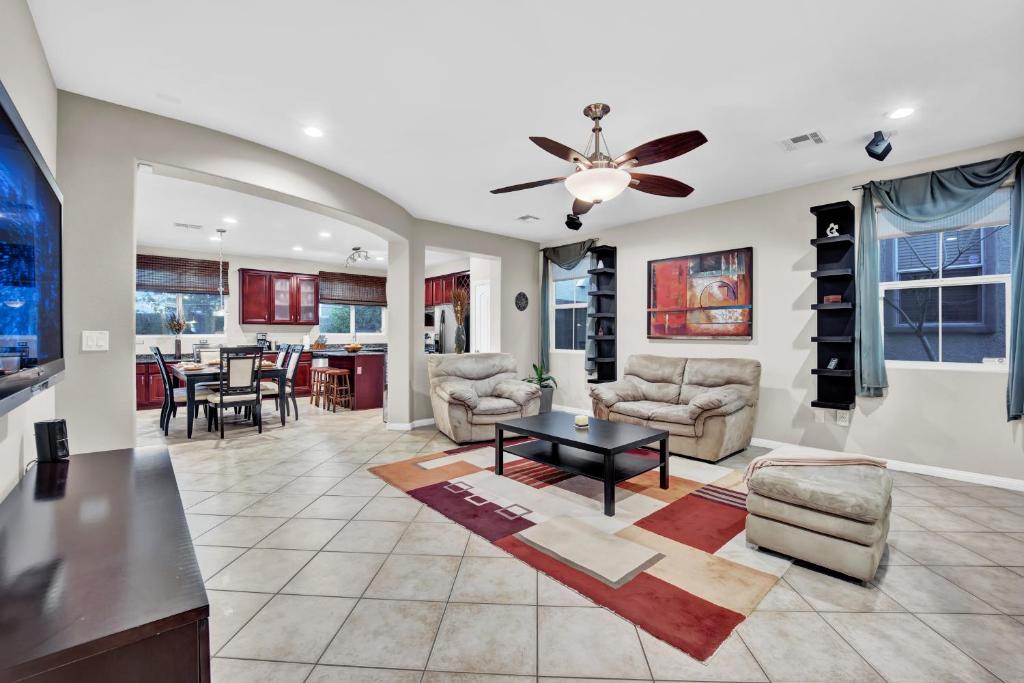 a living room with a ceiling fan and a table at Todor Las Vegas Home Away From Home in Las Vegas