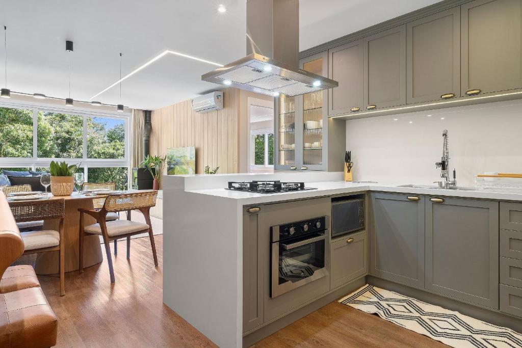 Kuchyň nebo kuchyňský kout v ubytování Toscano Cabernet 2 Suítes by Achei Gramado