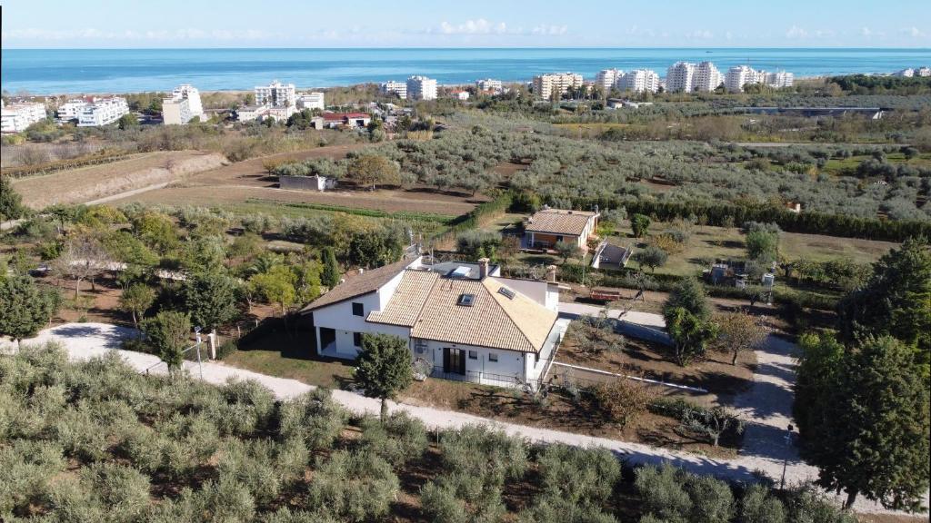 an aerial view of a house with the ocean at Essentia Rooms & Relax in Vasto