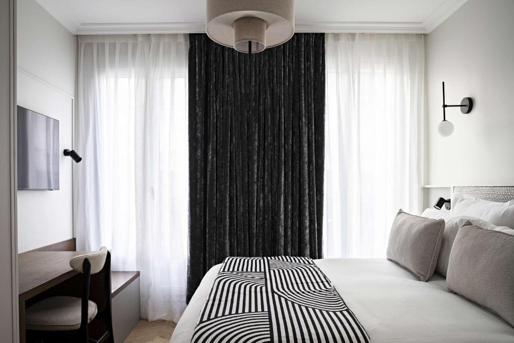 
Premium Queen Room with Balcony - Non-Smoking
