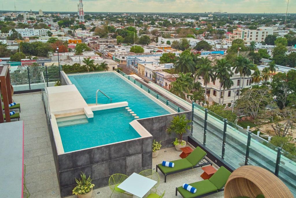 Bazén v ubytování City Express Plus by Marriott Merida nebo v jeho okolí