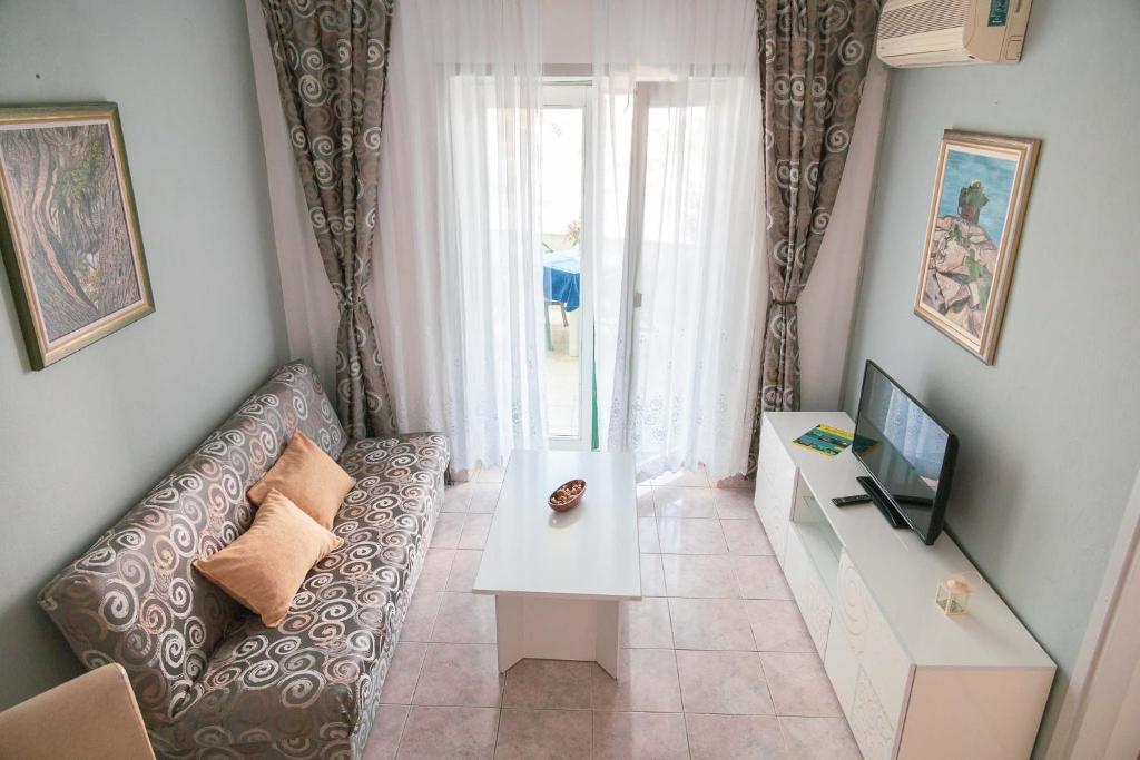 TV a/nebo společenská místnost v ubytování Apartment Kali 14116c