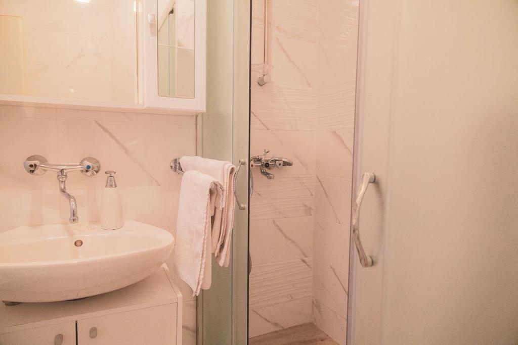 Koupelna v ubytování Apartment Kali 14116c