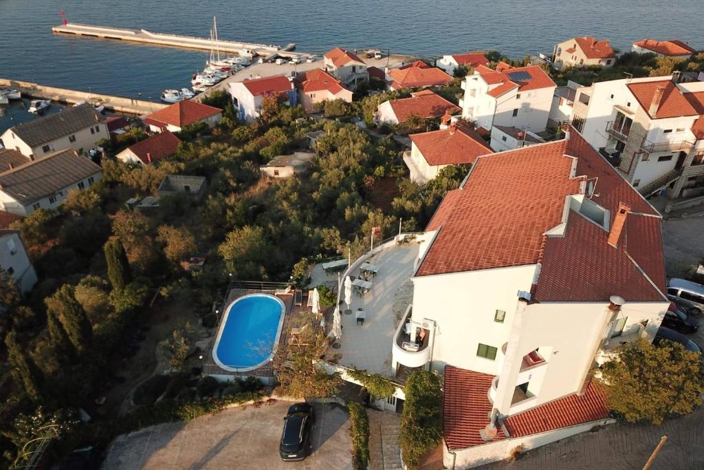 Letecký snímek ubytování Seaside apartments with a swimming pool Kali, Ugljan - 14116