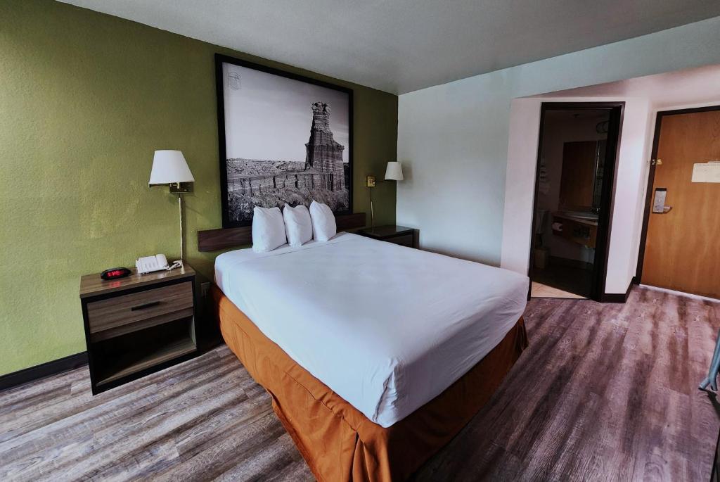 Super 8 by Wyndham Austin North/University Area photo