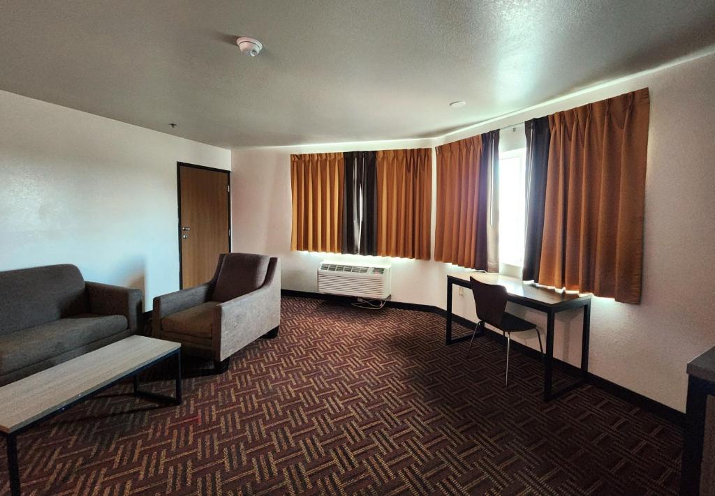 Super 8 by Wyndham Austin North/University Area photo