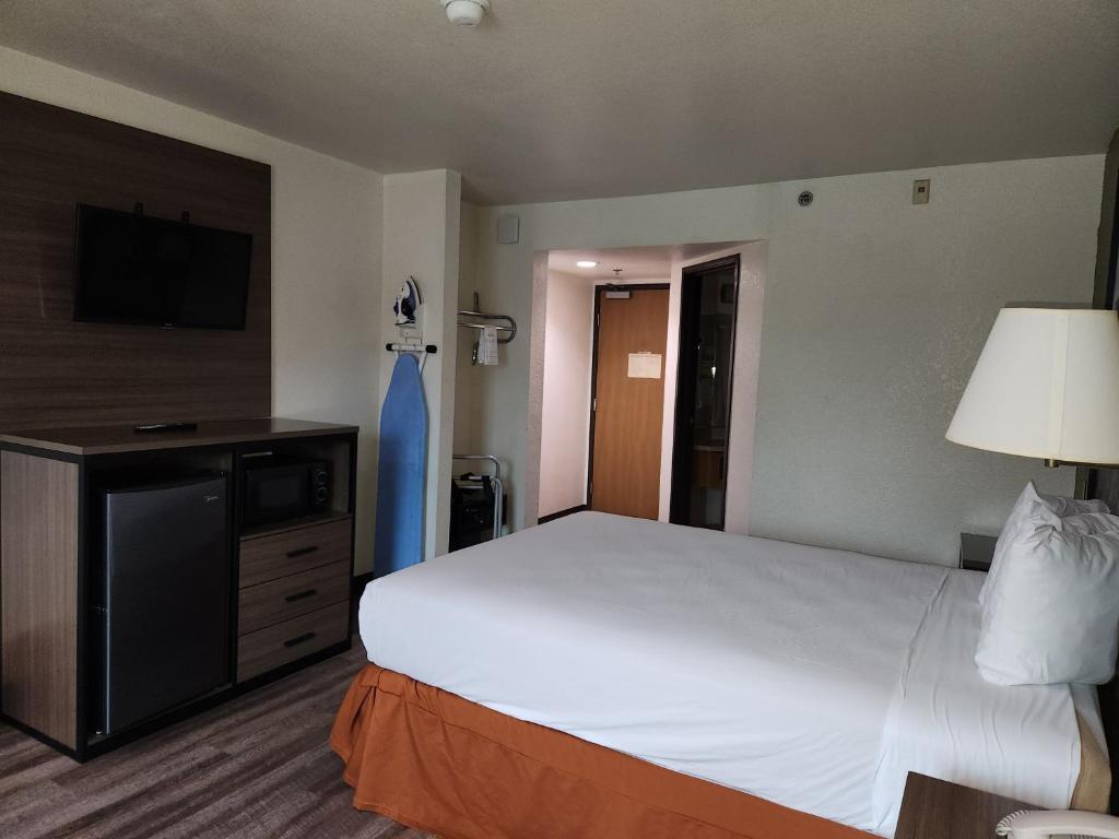 Super 8 by Wyndham Austin North/University Area photo
