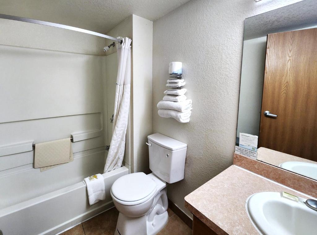 Super 8 by Wyndham Austin North/University Area photo
