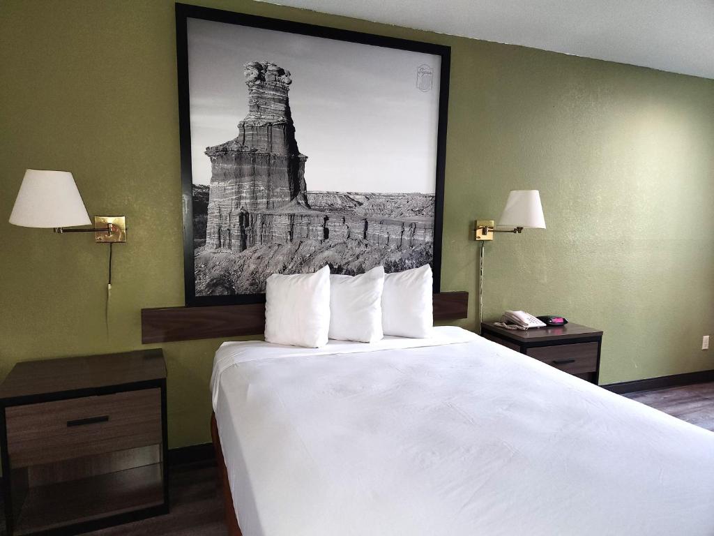 Super 8 by Wyndham Austin North/University Area photo