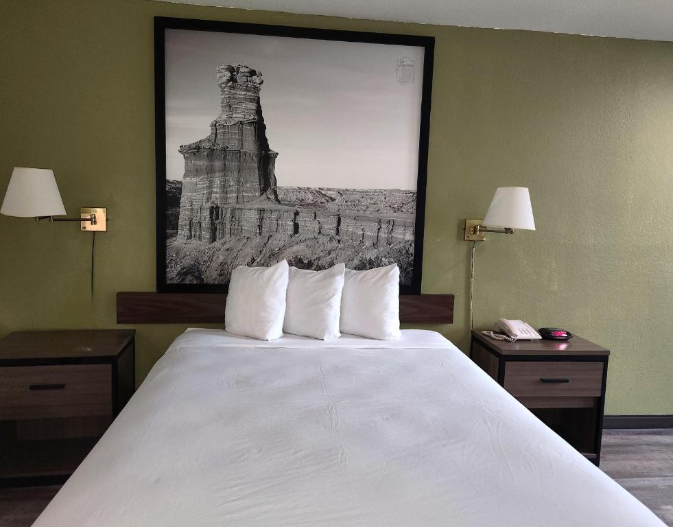 Super 8 by Wyndham Austin North/University Area photo