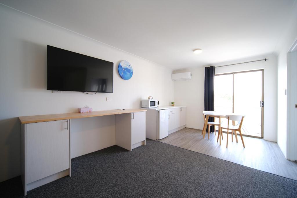 Kuchyň nebo kuchyňský kout v ubytování Lakeside Inn Wollongong