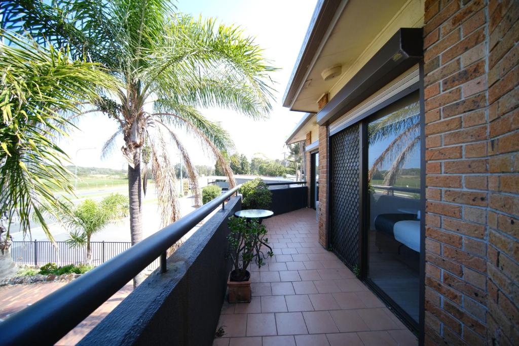 Balkón nebo terasa v ubytování Lakeside Inn Wollongong