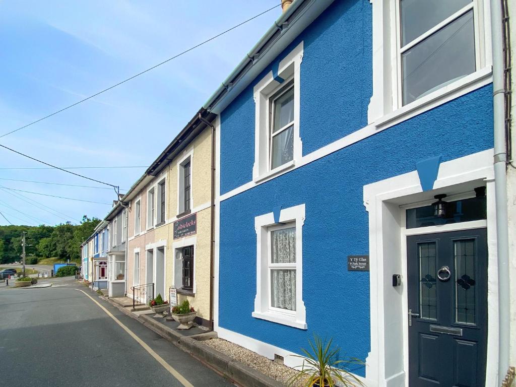 a blue building on the side of a street at Y Ty Glas in New Quay